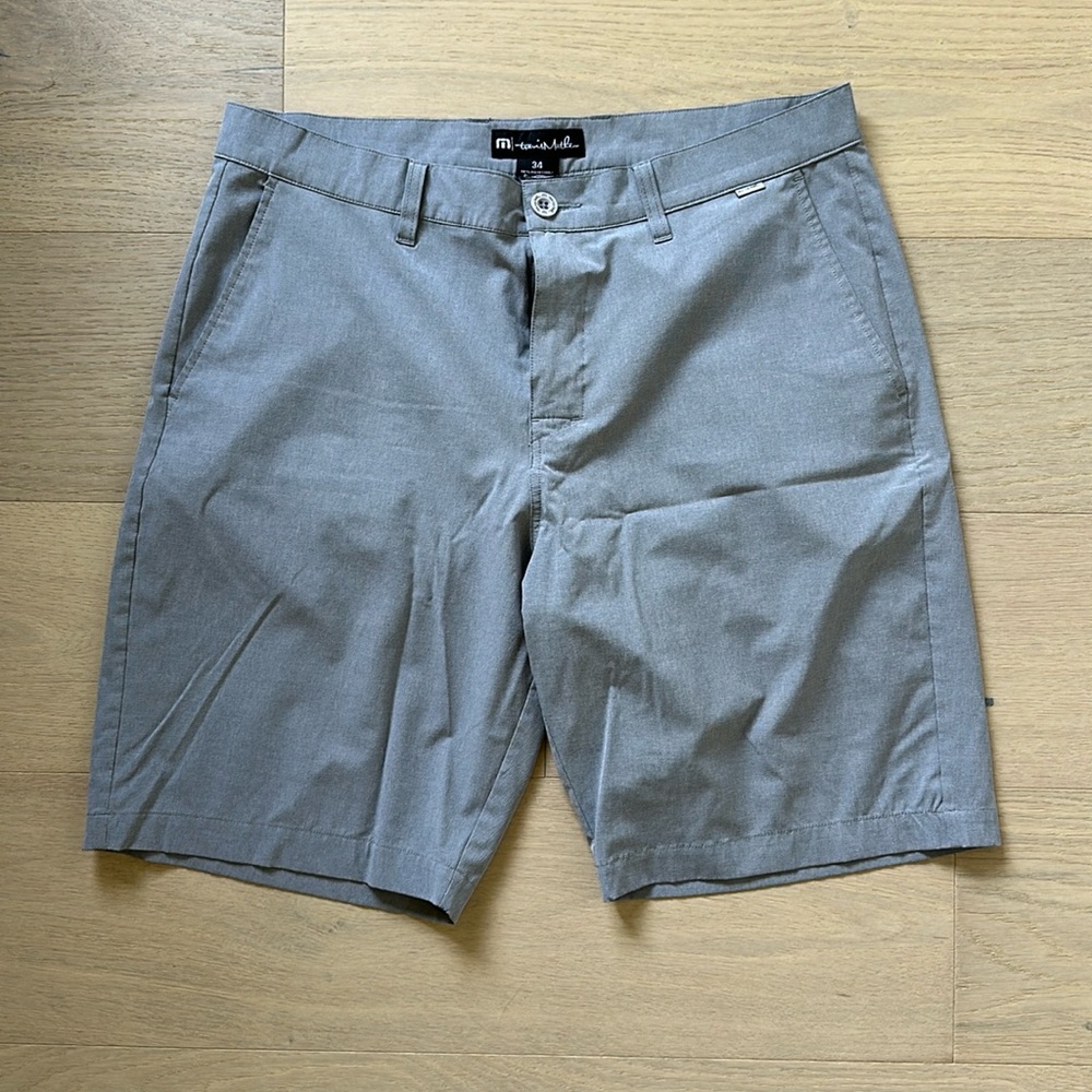 Men’s gray Travis Matthew golf shorts